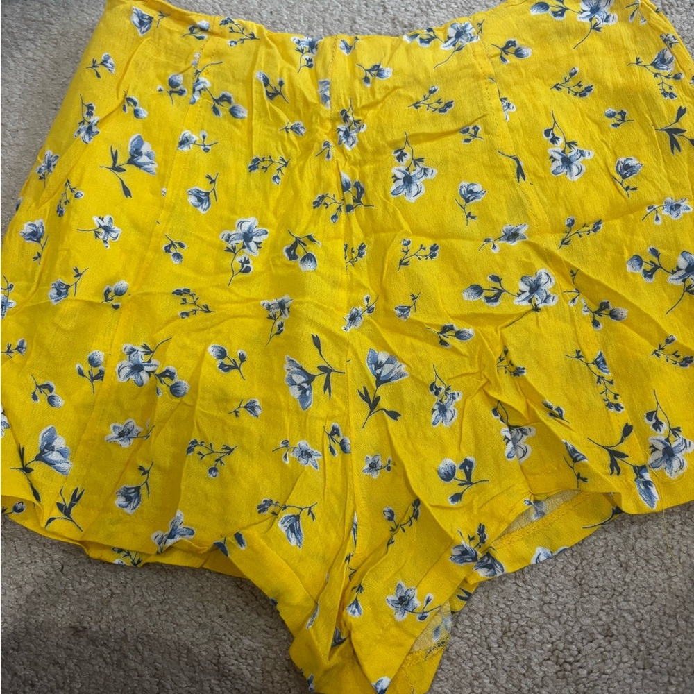 NEW LF Floral high waisted yellow shorts size S